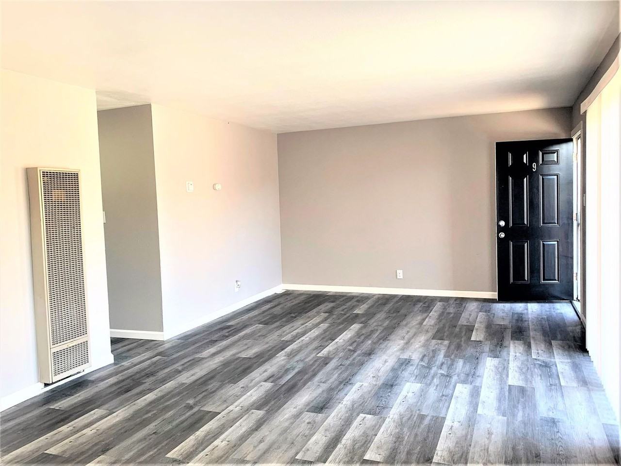 552 Enos Way - Photo 3 of 7