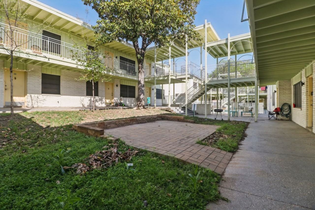 THE ARCHES - Photo 5 of 18