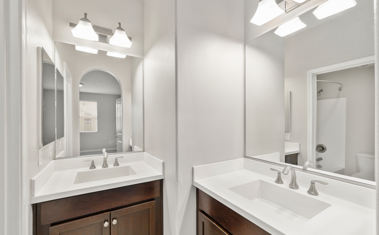 Costa Pointe Luxury 3 - Photo 3 of 10