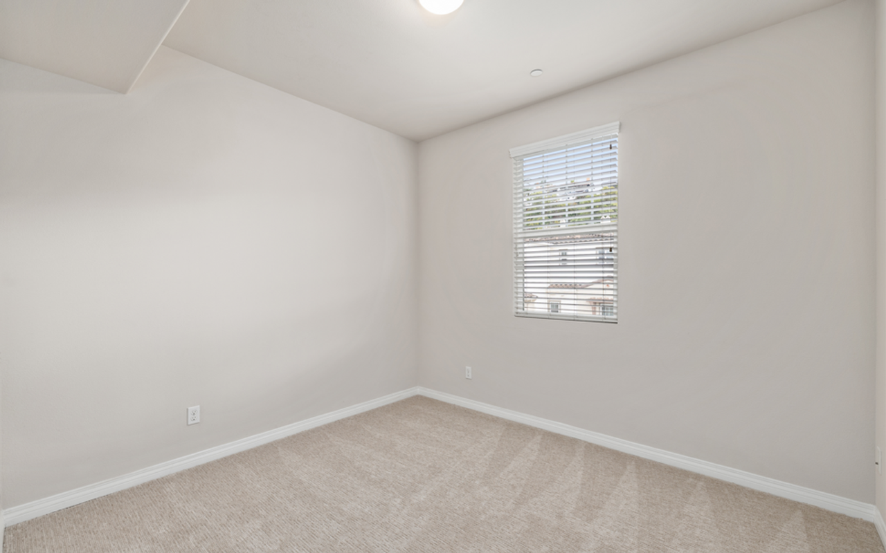 Costa Pointe Luxury 3 - Photo 6 of 10