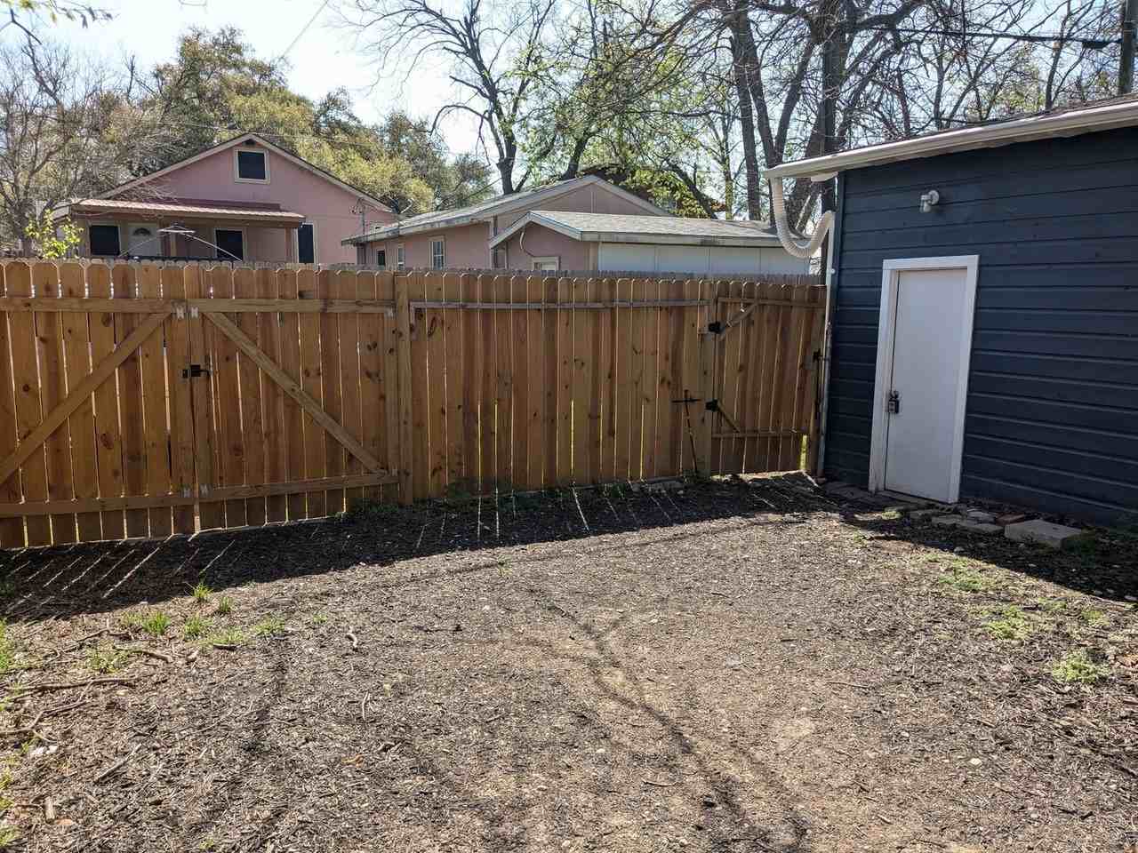 1305 S 15th St - Photo 2 of 20