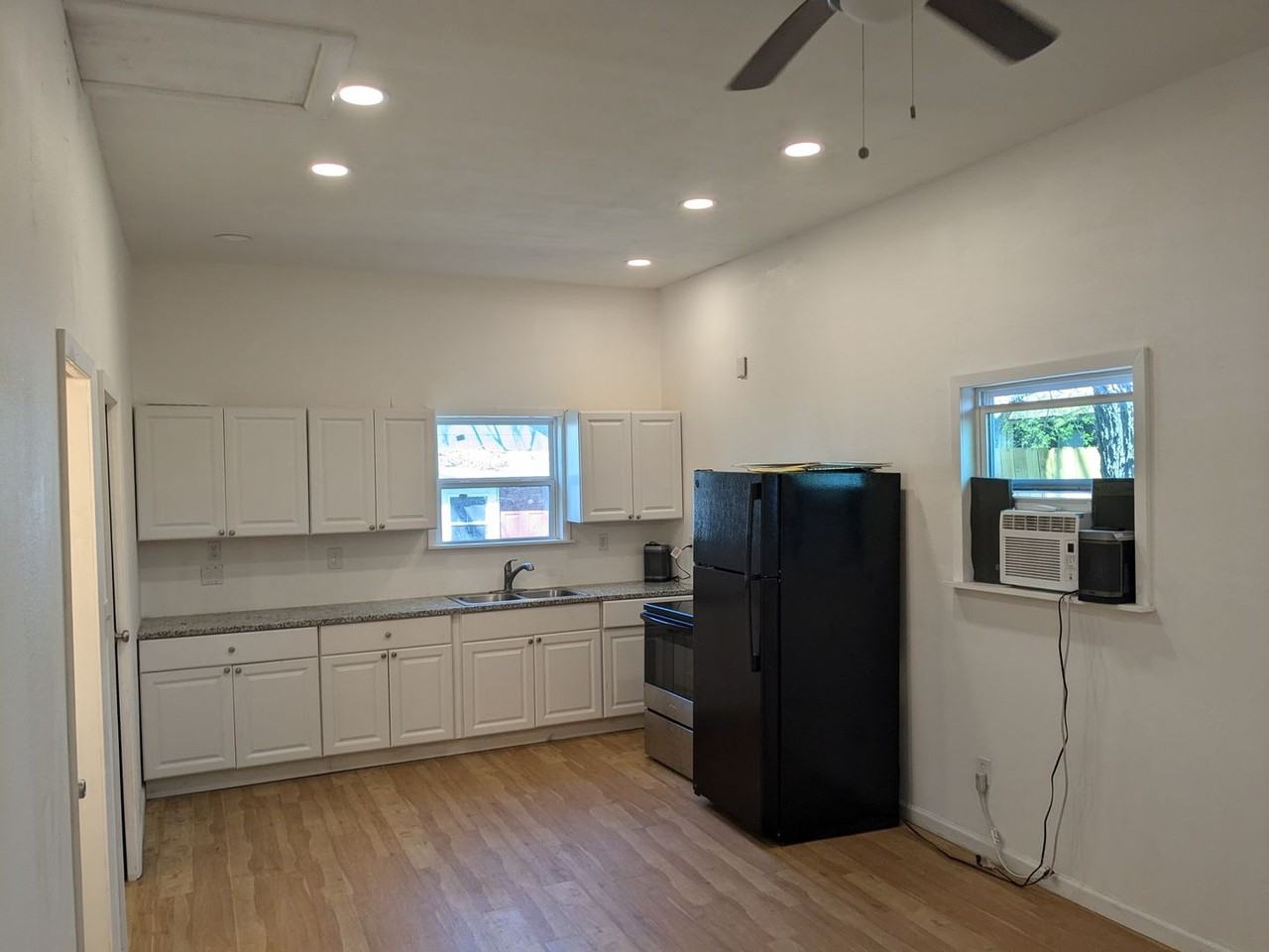 1305 S 15th St - Photo 5 of 20