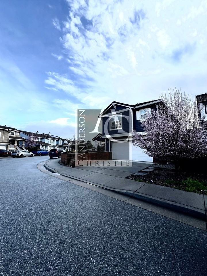 208 Navigator Dr - Photo 2 of 27