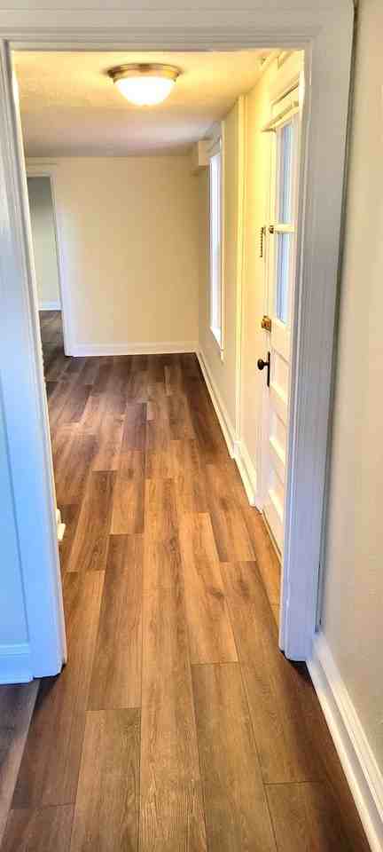 1005B Montrose Ave - Photo 3 of 26