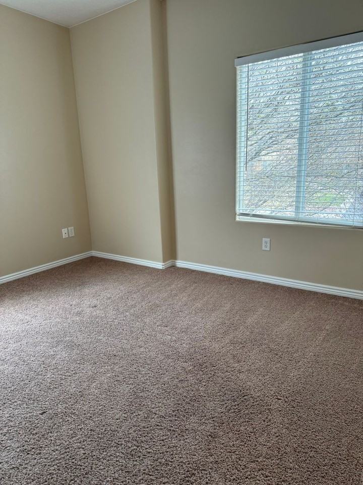 1177 Northfield Rd #18 - Photo 7 of 19