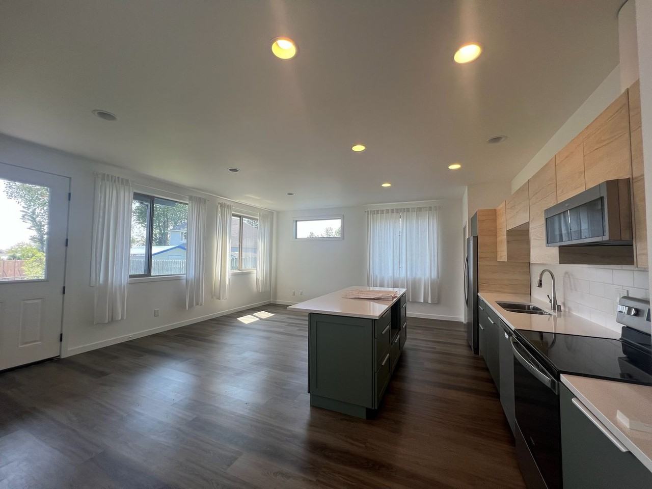 2175 Gardiner Dr - Photo 3 of 19