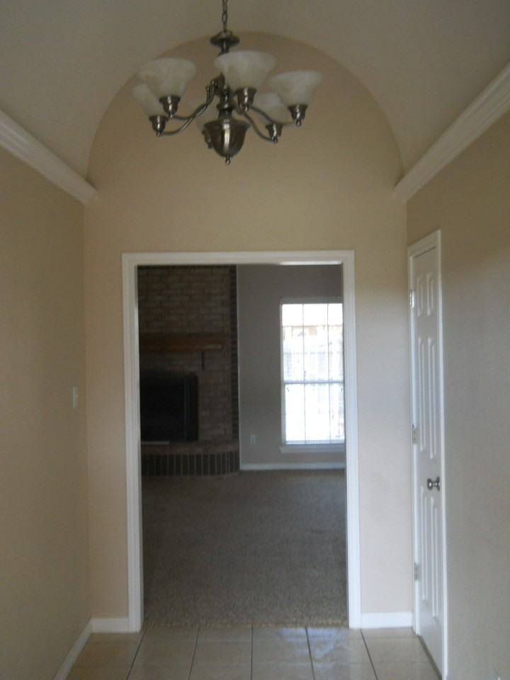 202 Ruger St - Photo 2 of 20