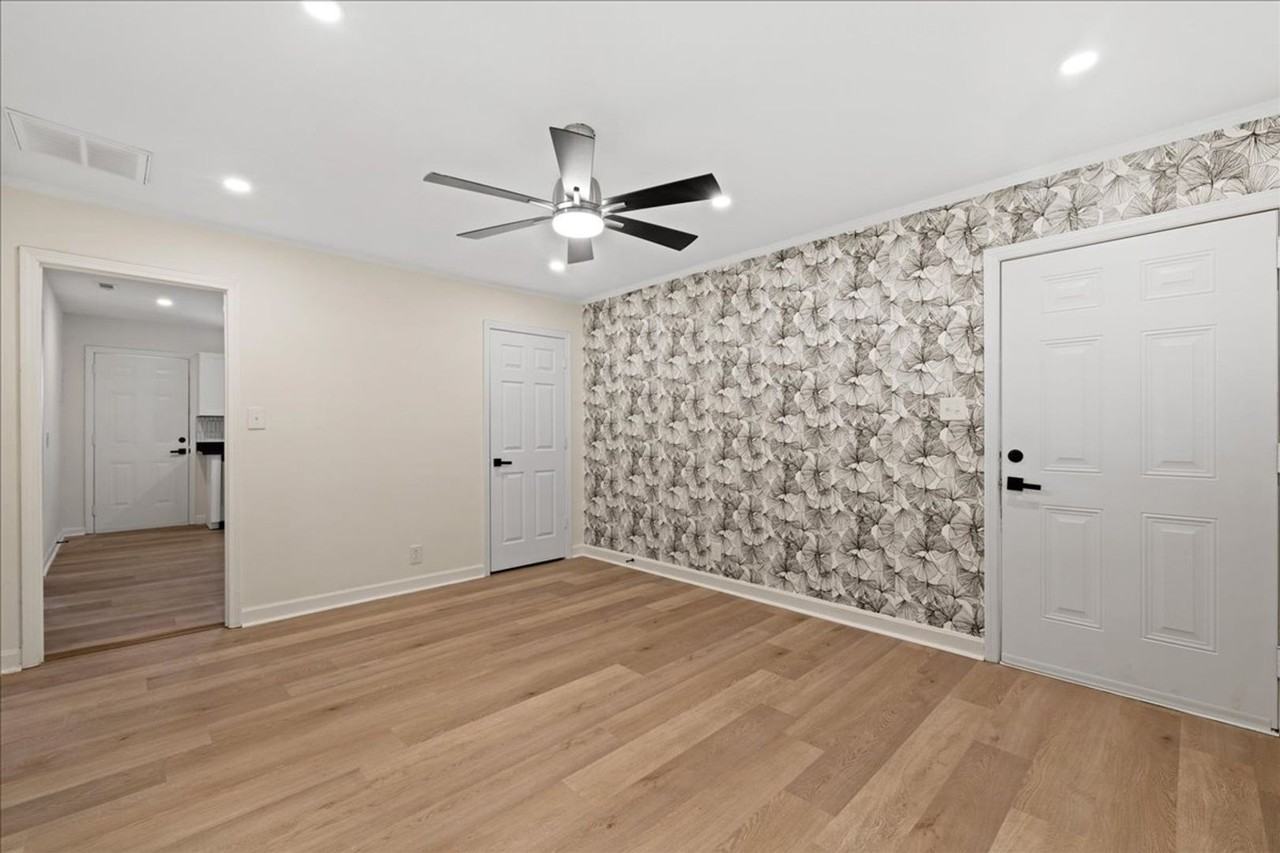 1801 Morehead Ave - Photo 5 of 18