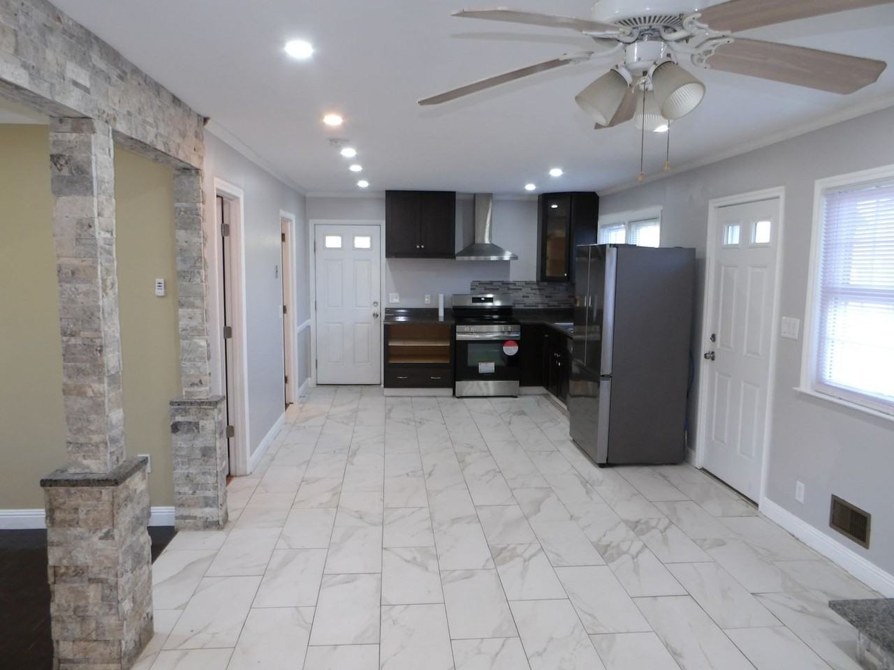 801 Pine Valley Dr - Photo 6 of 24