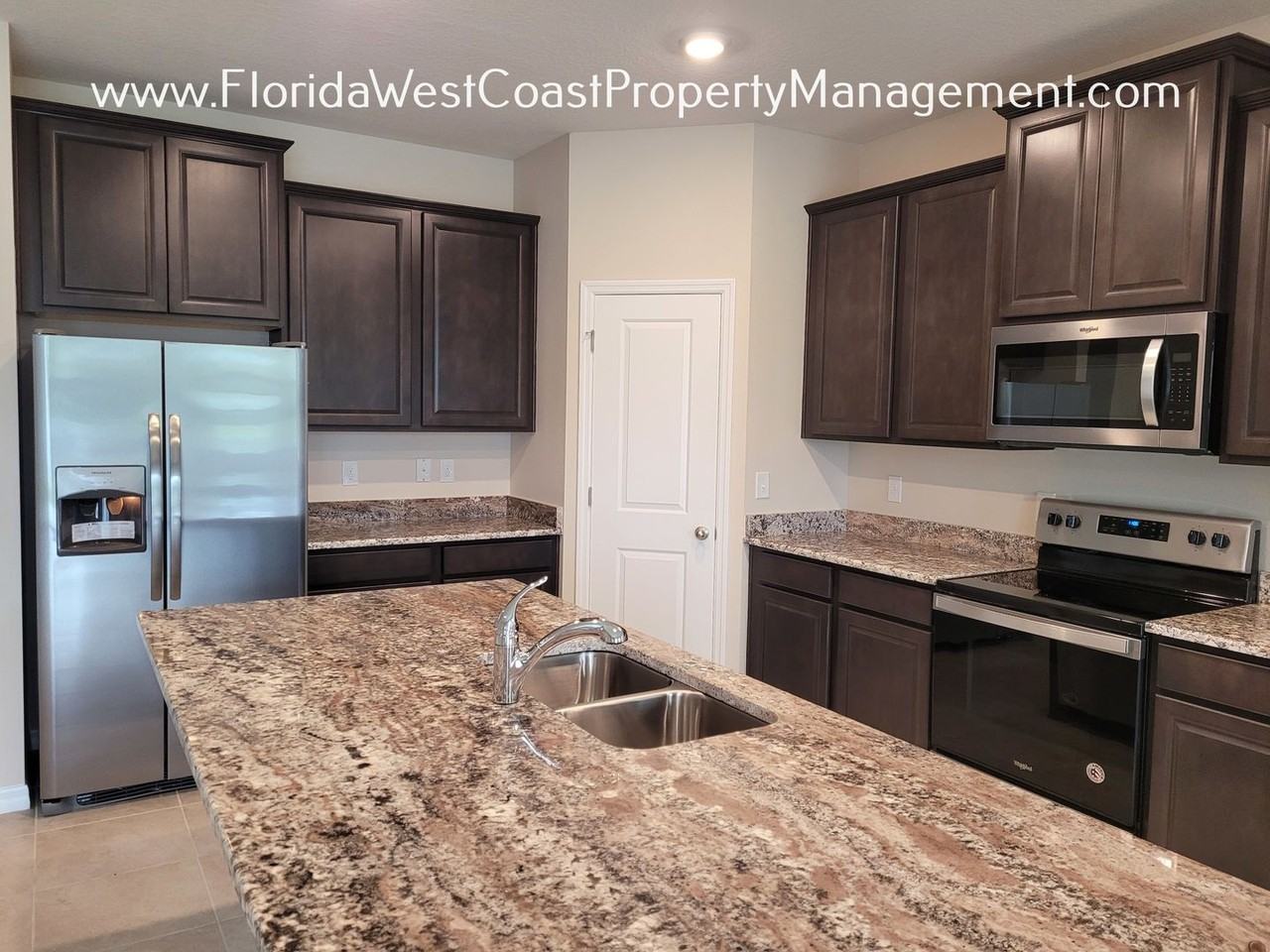 16465 Woodside Gln - Photo 2 of 22