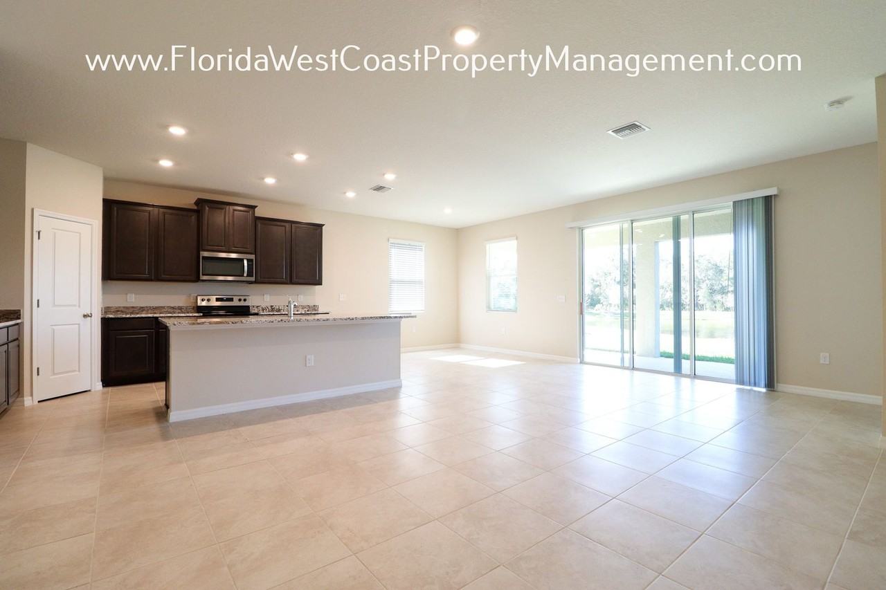 16465 Woodside Gln - Photo 3 of 22