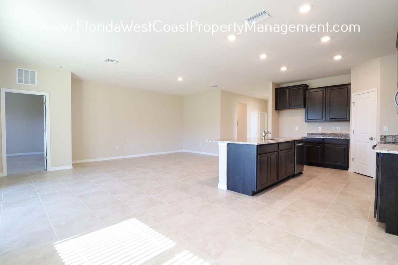 16465 Woodside Gln - Photo 6 of 22