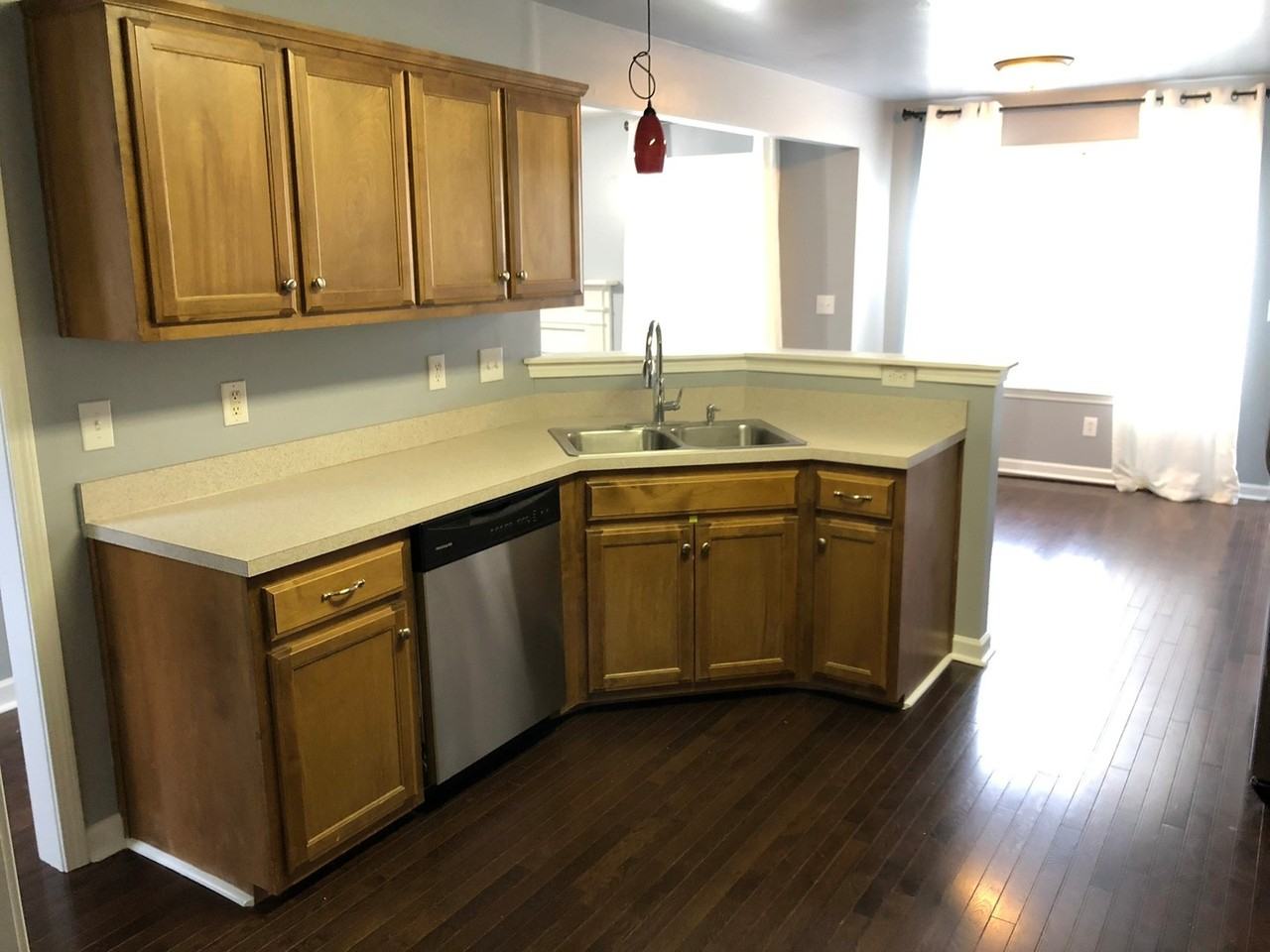 1132 Summerville Cir - Photo 3 of 17