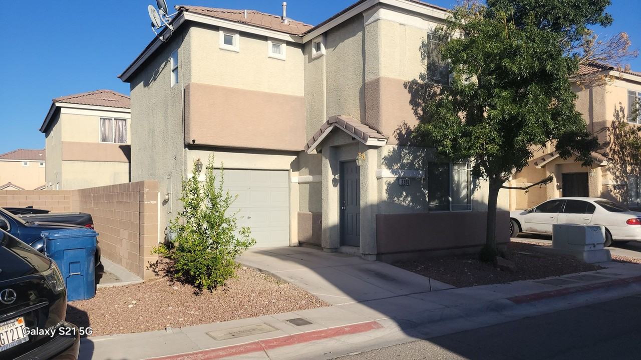 2286 Diamond Pointe St - Photo 2 of 33