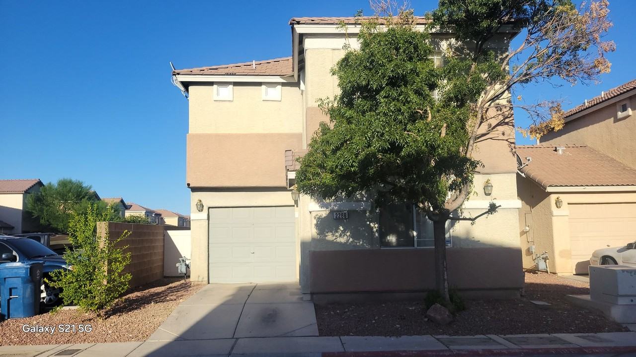 2286 Diamond Pointe St - Photo 3 of 33