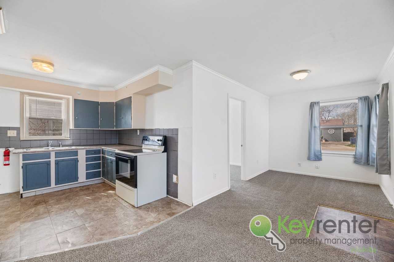 1036 S Richmond Ave - Photo 4 of 19