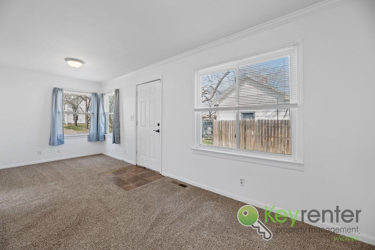 1036 S Richmond Ave - Photo 5 of 19