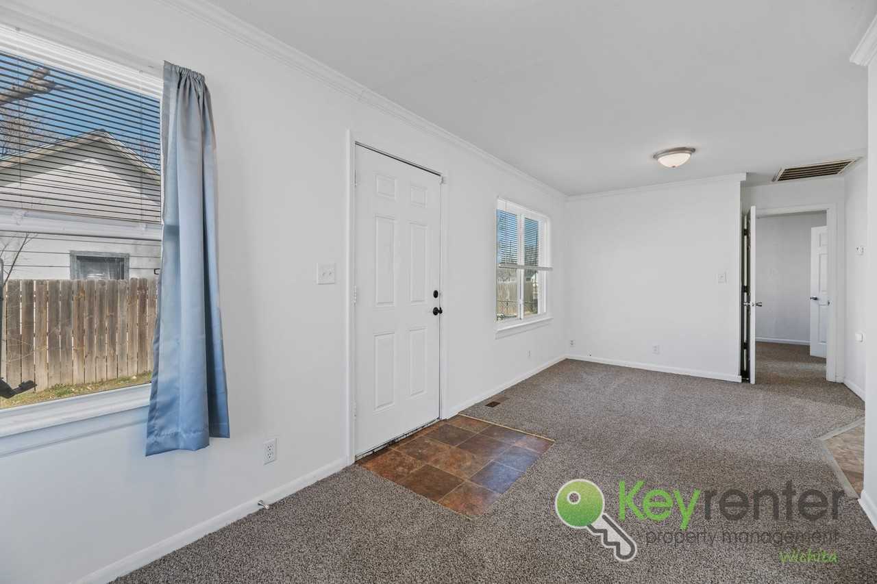 1036 S Richmond Ave - Photo 6 of 19