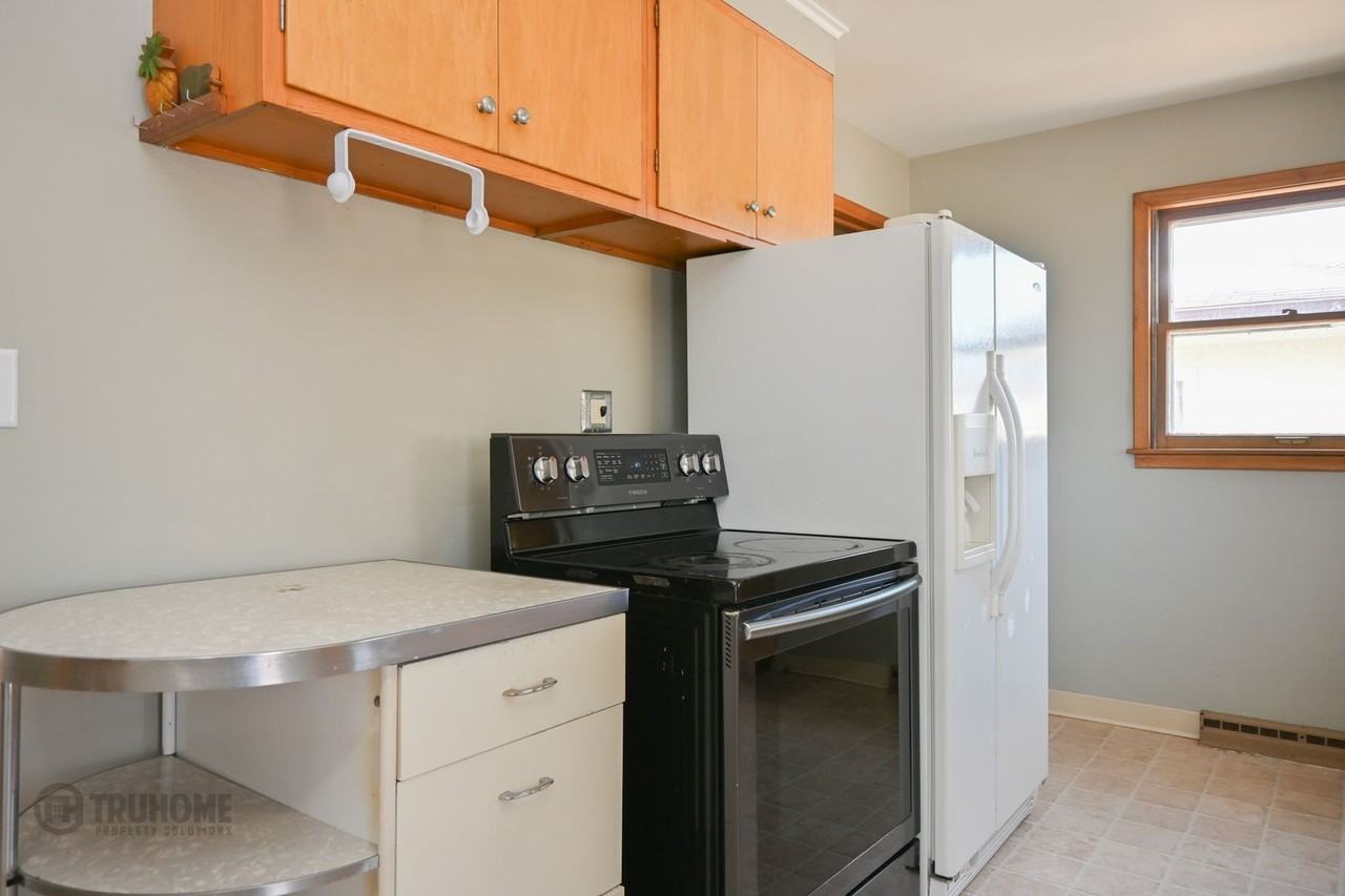 2210 9th Ave N - Photo 5 of 21