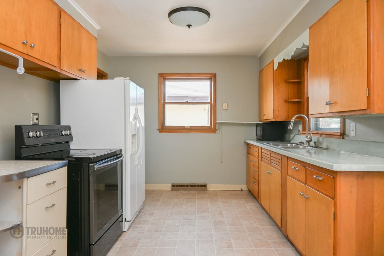 2210 9th Ave N - Photo 6 of 21