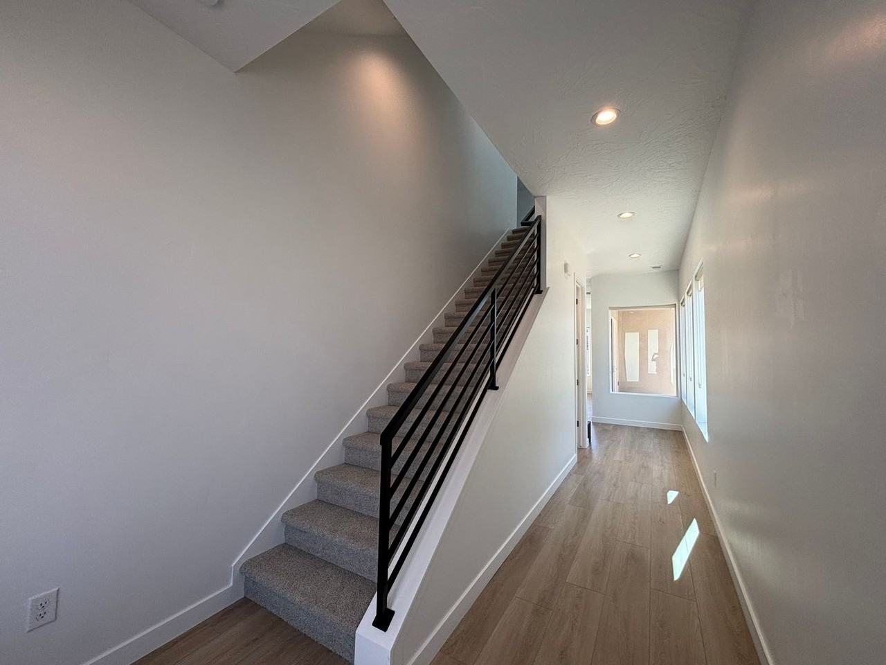 901 S Walker Way - Photo 3 of 50