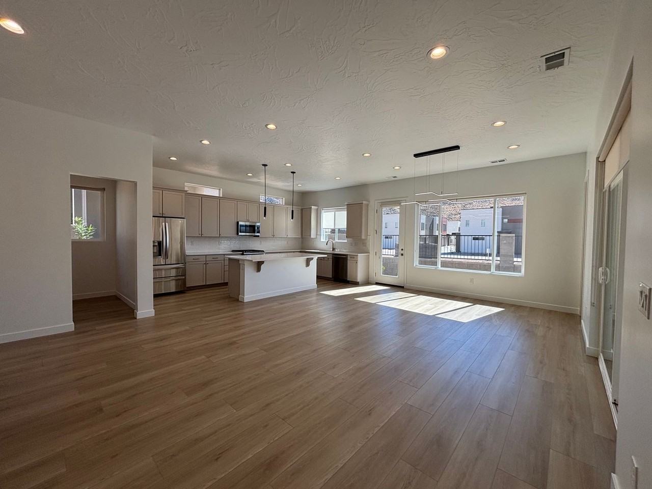901 S Walker Way - Photo 7 of 50