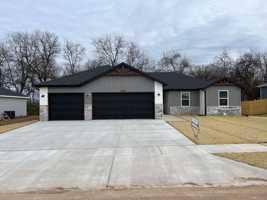 featured image of 2988 N Nixon Ave