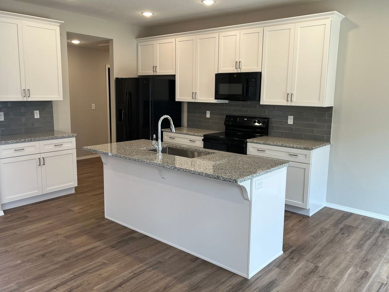 2988 N Nixon Ave - Photo 4 of 17