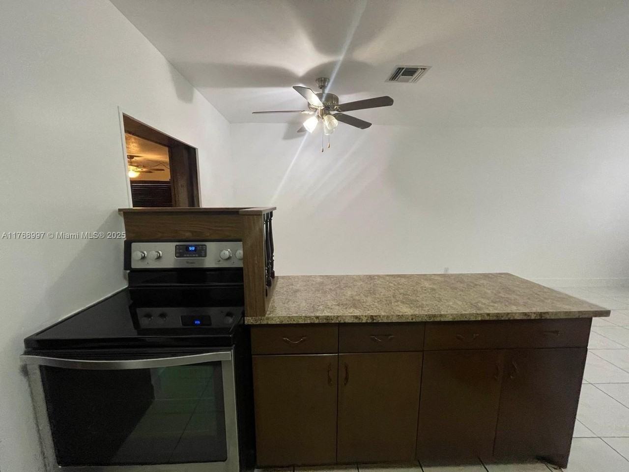 1011 Avenue F - Photo 2 of 18