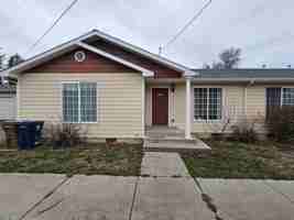 featured image of 3216 E 4th Ave