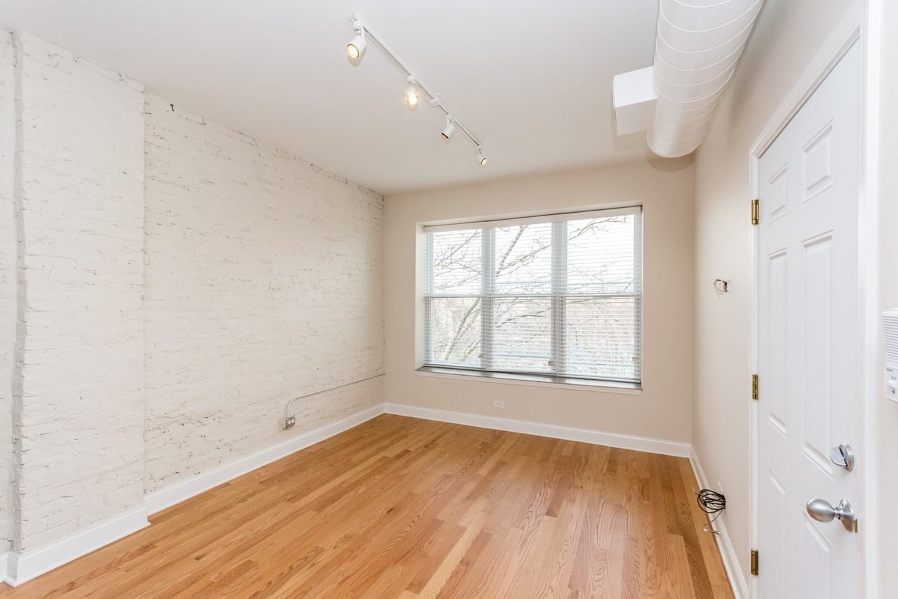 915 Aberdeen - Photo 3 of 19
