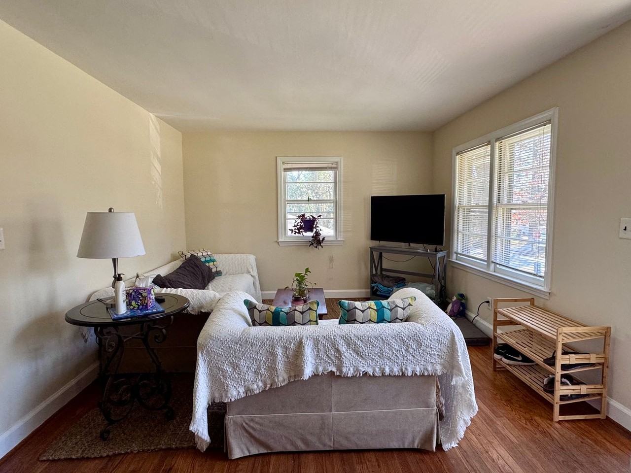 907 Dawes St - Photo 2 of 8