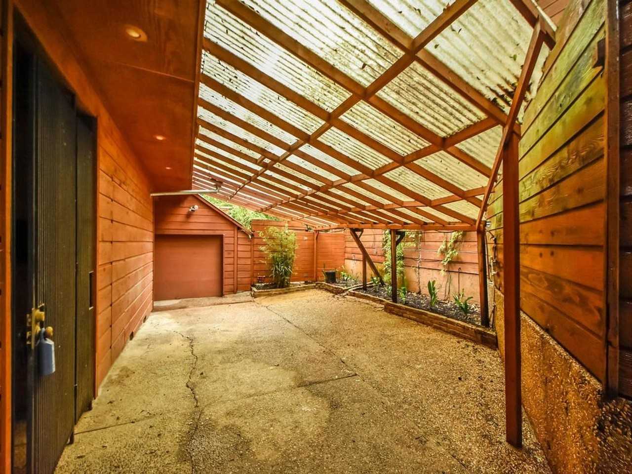 800 Leonard Street - Photo 2 of 31