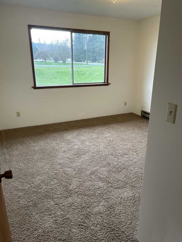 5852 Lawrence Rd - Photo 3 of 14