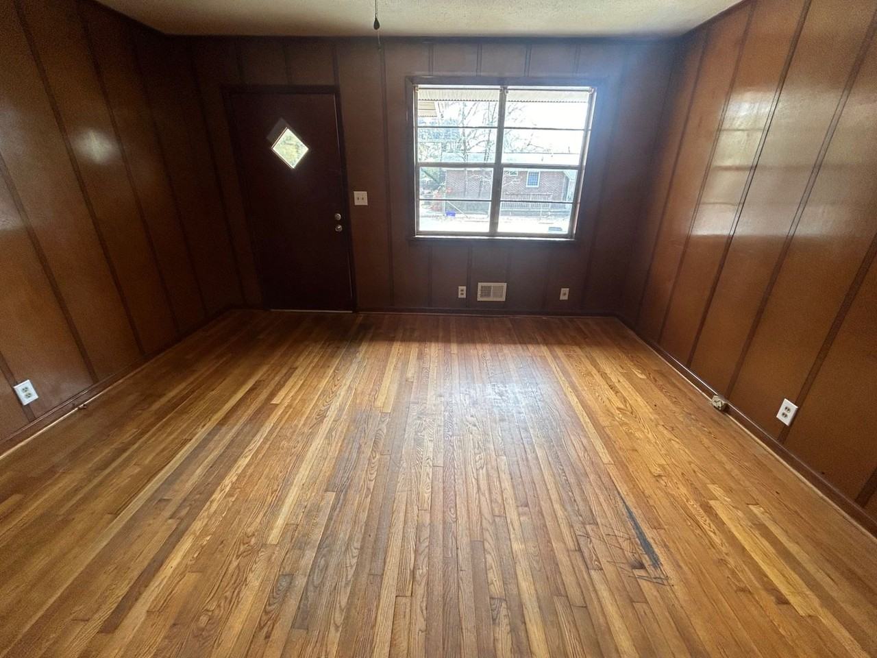 3905 Persimmon St - Photo 5 of 18