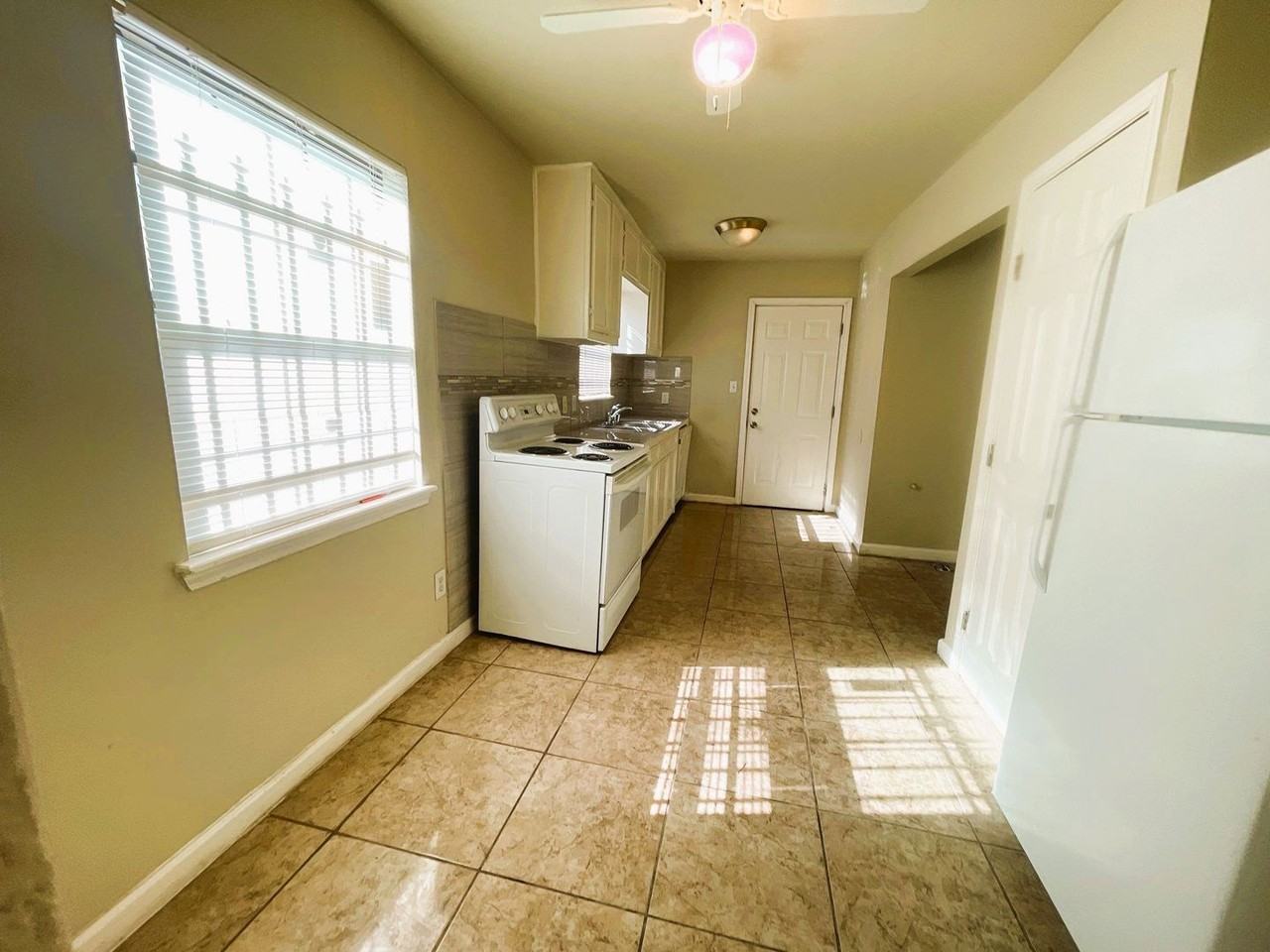 3813 Drew St - Photo 3 of 22