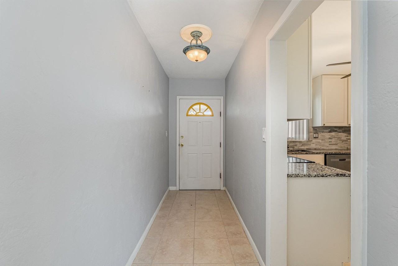 1740 Harbor Dr - Photo 3 of 20