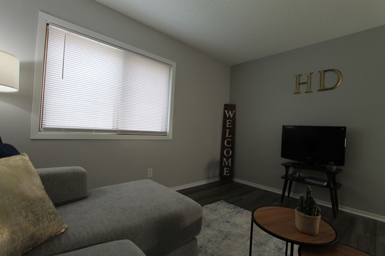 The Cumberland of Columbus.  Modern look in a convenient location 1 & 2 bedroom apartments.  Pet friendly! - Photo 5 of 14