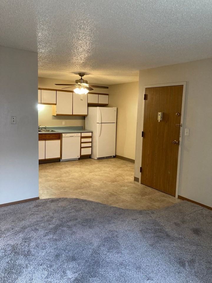 The Cumberland of Columbus.  Modern look in a convenient location 1 & 2 bedroom apartments.  Pet friendly! - Photo 4 of 11