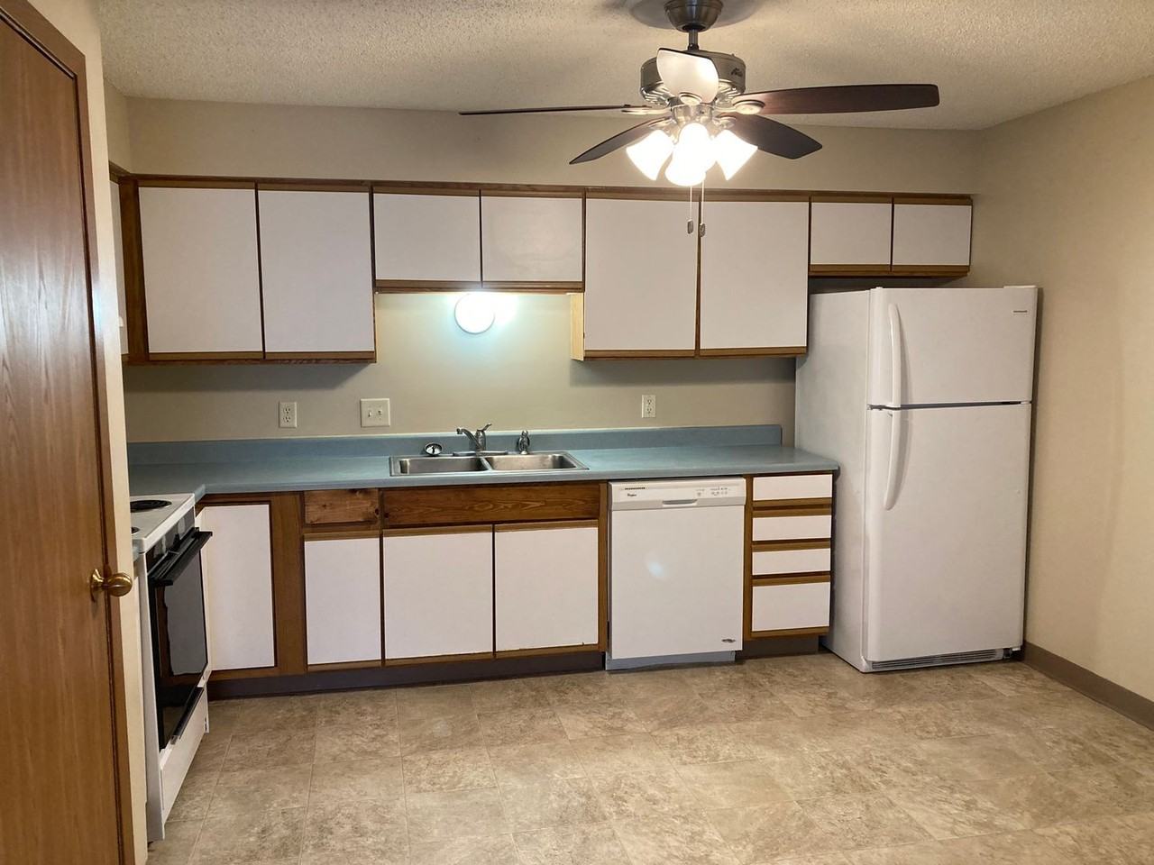 The Cumberland of Columbus.  Modern look in a convenient location 1 & 2 bedroom apartments.  Pet friendly! - Photo 5 of 11