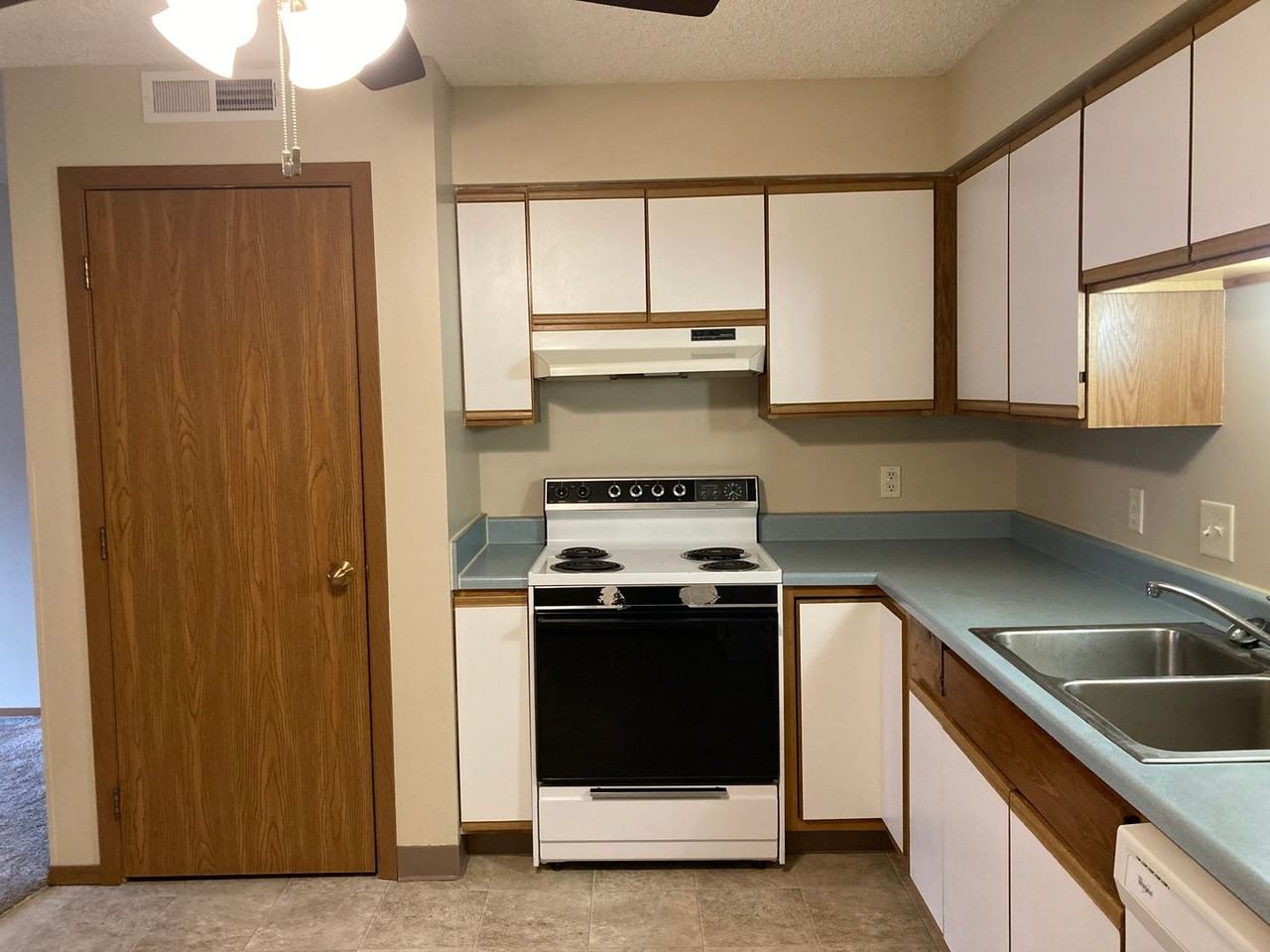 The Cumberland of Columbus.  Modern look in a convenient location 1 & 2 bedroom apartments.  Pet friendly! - Photo 6 of 11