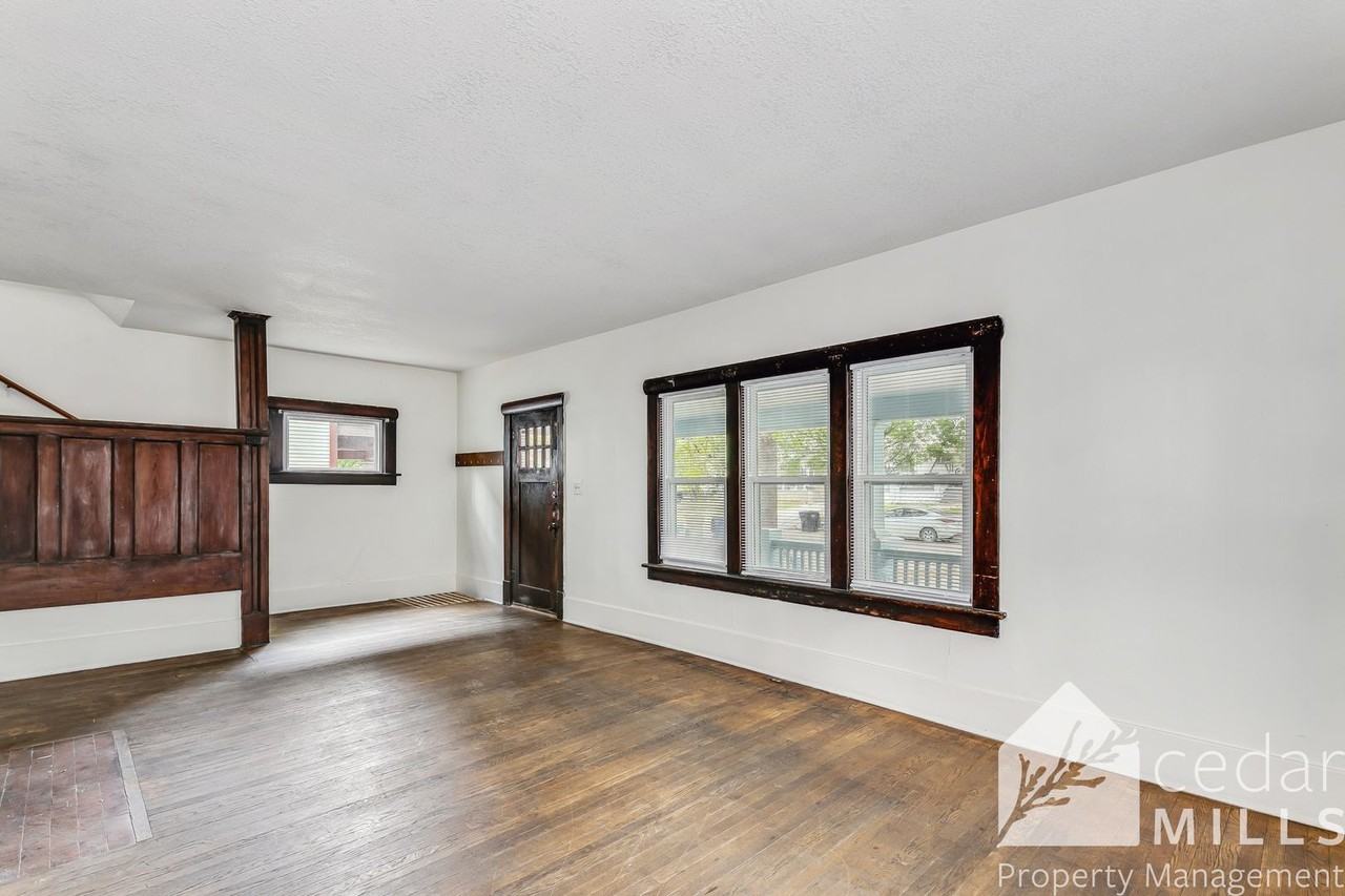 337 N Holyoke St - Photo 3 of 15