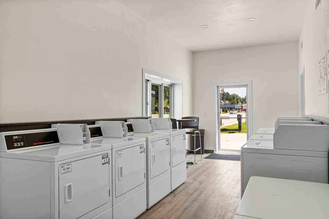 Ponderosa Apartments - Photo 4 of 8