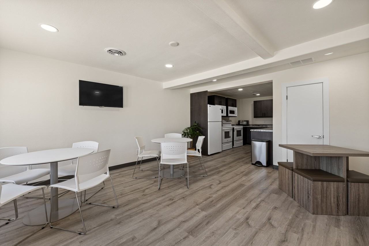 Ponderosa Apartments - Photo 6 of 8