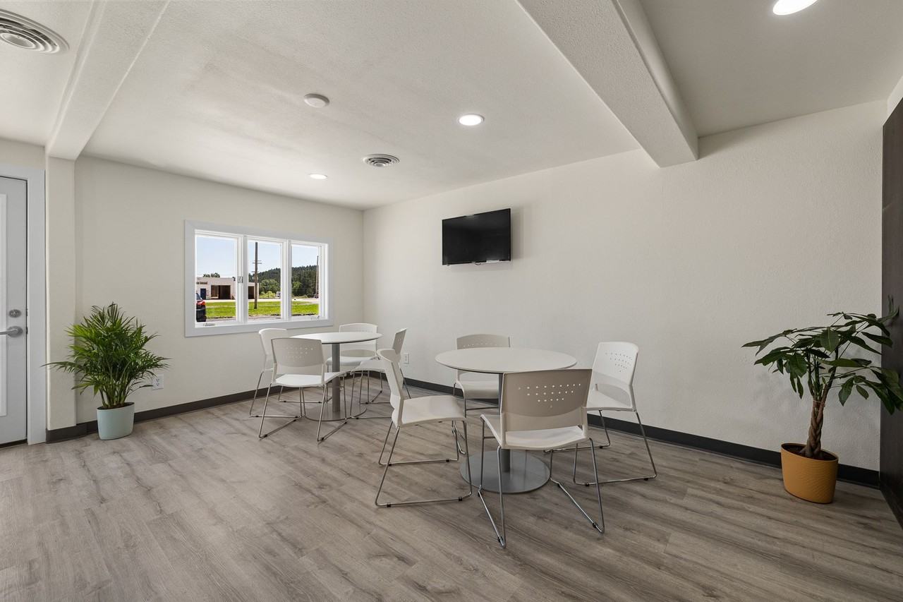 Ponderosa Apartments - Photo 7 of 8