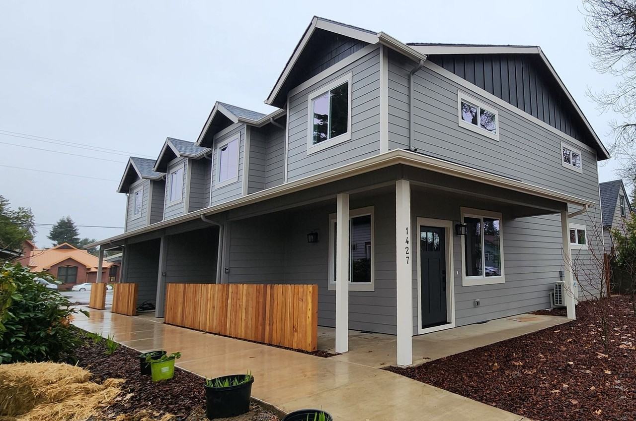 1421 McCoy Avenue NE - Photo 4 of 29