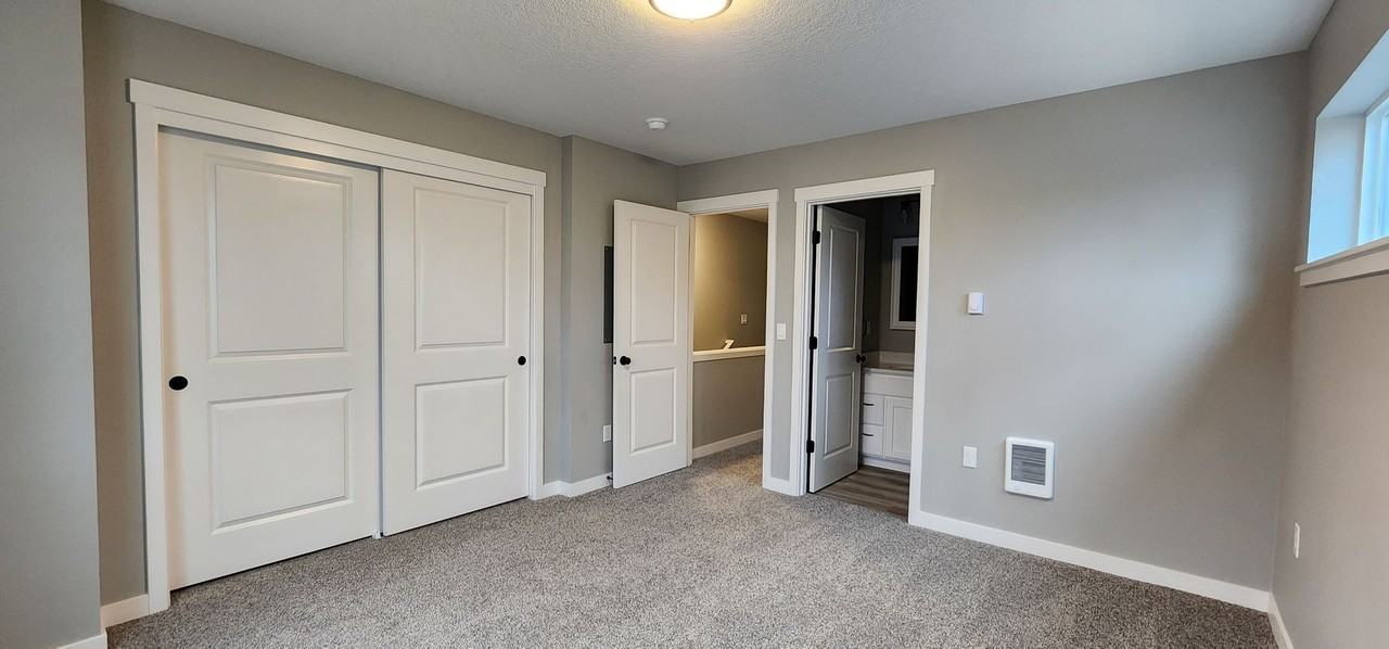 1421 McCoy Avenue NE - Photo 3 of 29