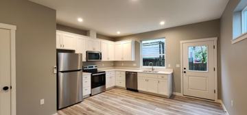 featured image of 1421 Mccoy Ave Ne