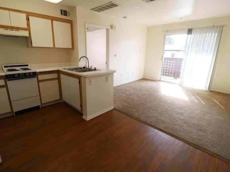 1616 E Rock Creek Dr - Photo 4 of 35