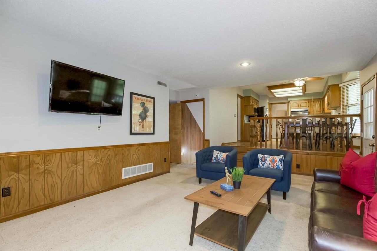 Charming Family Home in a Quiet Olathe Neighborhood - Photo 4 of 16